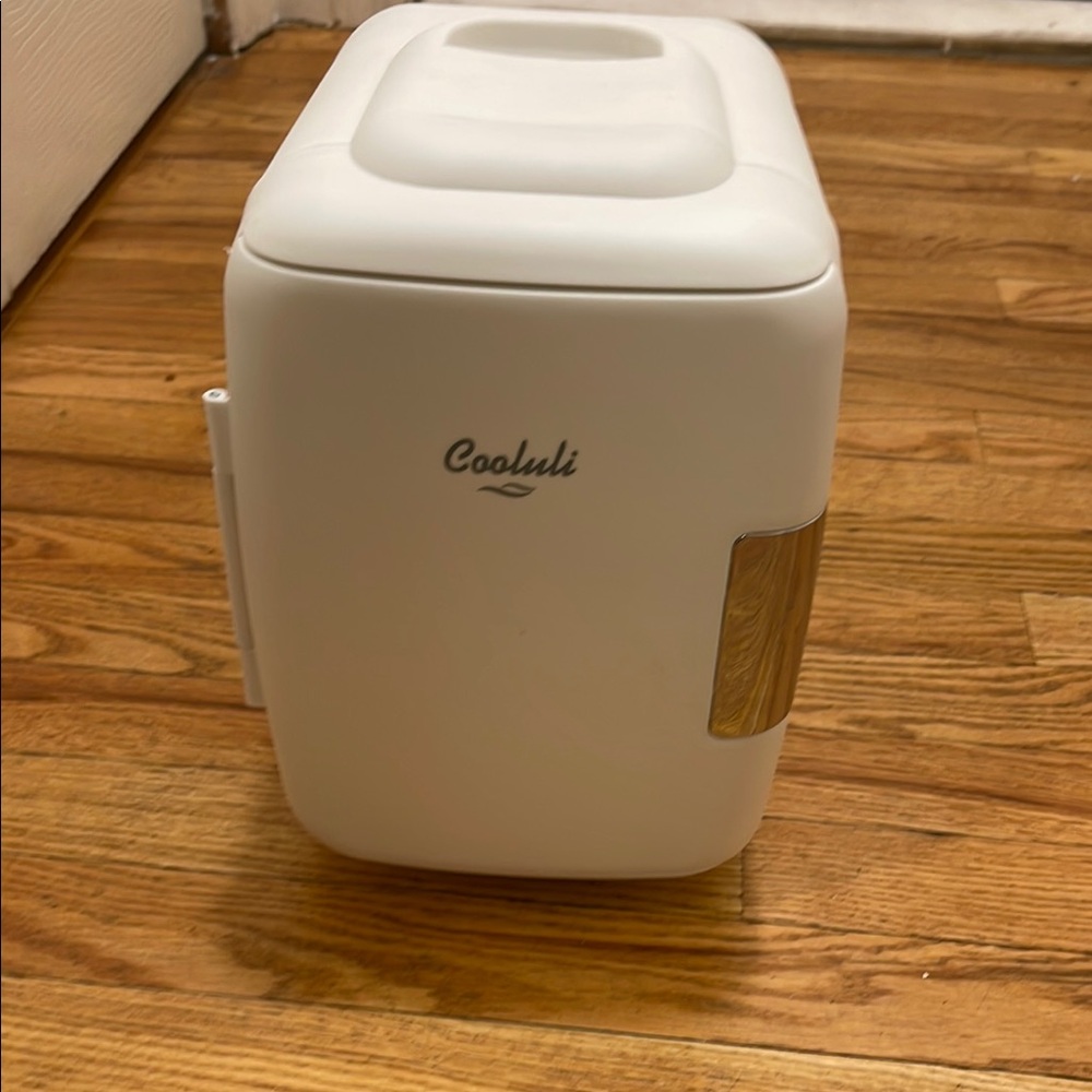 Compact White Food Storage Appliance for Kitchen